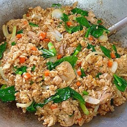 ข้าวผัดเนื้อ