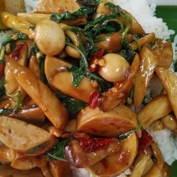 ข้าวกะเพราหมูยอเห็ด