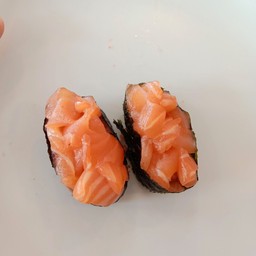 แซลมอนลูกเต๋า