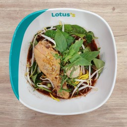 ก๋วยเตี๋ยวเรือน่องไก่ตุ๋น (ก๋วยเตี๋ยวเรือยกธง)