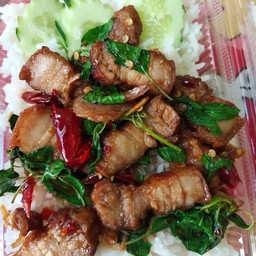 กระเพราหมูกรอบ