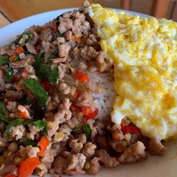 กะเพราหมูไข่ข้น