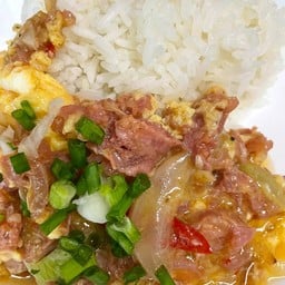 แหนมผัดไข่ราดข้าว