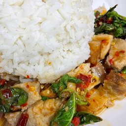 ข้าวกะเพราหมูกรอบ