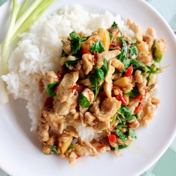 กระเพราไก่ชิ้น