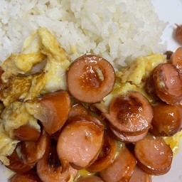 ข้าวไข่ข้นไส้กรอก