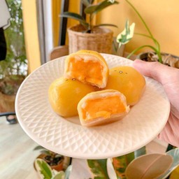 เปี๊ยะไข่เค็มลาวา