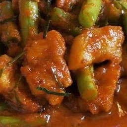 ผัดพริกแกงหมูเป็นกับข้าว