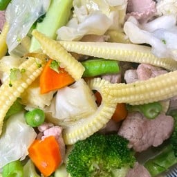 ผัดผักรวมมิตร (กับข้าว)