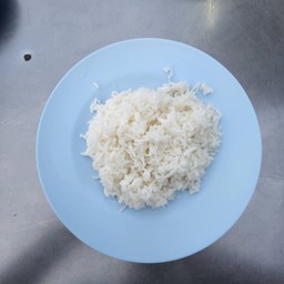 ราคา 10 บาทต่อจาน ณ วันที่ 28 พฤษภาคม 2565