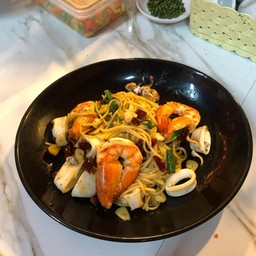 สปาเก็ตตี้พริกแห้งกระเทียมทะเล