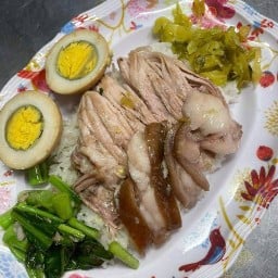 ข้าวขาหมู-คนเคยหล่อ หน้าศูนย์ฮอนด้า