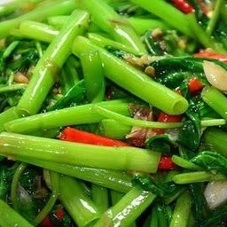 ผัดผักบุ้งไฟแดง ( กับข้าว )