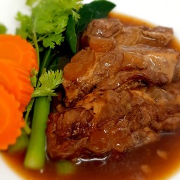 หมูอบซี่โครงอ่อน กับข้าว