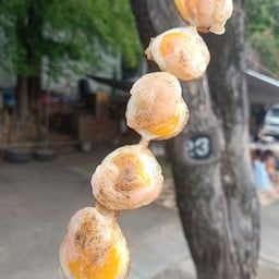 จีจี้ ลูกชิ้นทอด ส้มตำ ไข่เสียบไม้ GeeGee Esan food