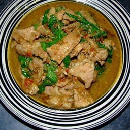 กะเพราหมูชิ้นเป็นกับข้าว