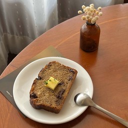 BANANA BREAD