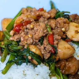 ข้าวผัดผักบุ้งหมูสับเต้าหู้ไข่