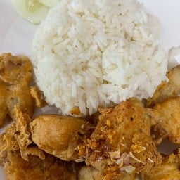 ข้าวสามชั้นทอดน้ำปลา