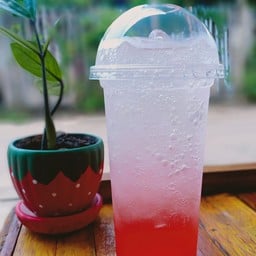 สตอเบอรี่โซดา