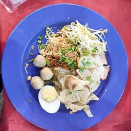 บะหมี่ไข่คลุก ถนนคนเดิน