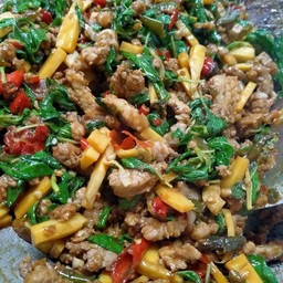 กะเพราหมูสับหน่อไม้+ไข่ดาวราดข้าว