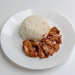 ข้าวหมูนุ่มกระเทียมพริกไทย