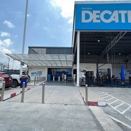 ทางเข้าที่มีslope สำหรับผู้ใช้งานทุกส่วน