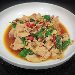 ข้าว..หมูผัดพริกใส่ใบโหระพา