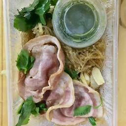 เบคอนอบอุ้นเส้น