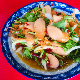 ยำไส้กรอก