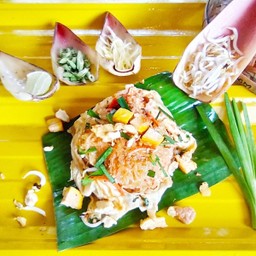 วุ้นเส้น ผัดไท ไข่ห่อ กุ้งสด