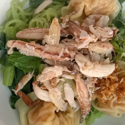 บะหมี่หยก เกี๊ยวกุ้ง เนื้อปู