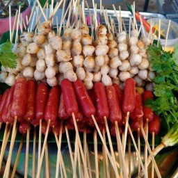 ลูกชิ้นทอด8บาทจร้า น้ำจิ้มพริกคั่ว งาคั่ว อ่อนนุช36บุญมาสู่2