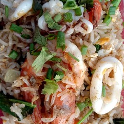 ข้าวผัดปลาหมึก