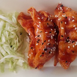 เกี๊ยวซ่าหมู 5 ชิ้น ราดซอสเกาหลี