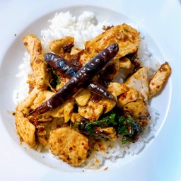 กะเพราไก่ (สูตรกะเพราโลกันตร์ของทางร้าน)