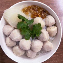 ก๋วยเตี๋ยวลูกชิ้นหมูน้ำใส