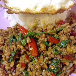 ข้าวกระเพาหมูสับ! ไข่ดาว!