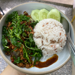 ข้าวกะเพราไข่เยี่ยวม้าหมูสับ