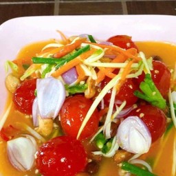 ยำไข่แดง