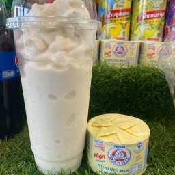 น้ำผลไม้สดปั่น&ปังเย็น ตลาดรวยทรัพย์