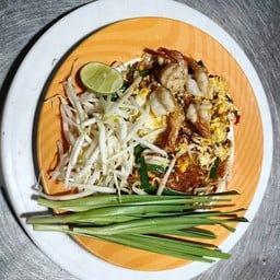 ผัดไทโบราณตลาดแสงจันทร์ (ป้าเล็กเจ้าเก่า)