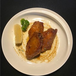 ปีกไก่ทอดซอสดั่งเดิม 3ชิ้น