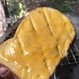 ขนมปังเนยเยิ้ม