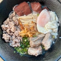 ก๋วยจั้บญวนหมูสับ+ไข่ตอก