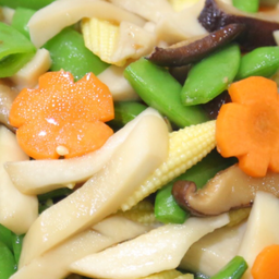 ผัดผักรวมราดข้าว