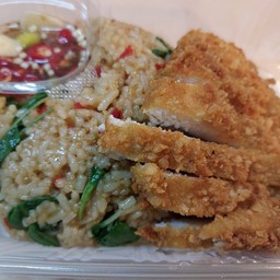 กะเพราข้าวคลุกอกไก่กรอบ