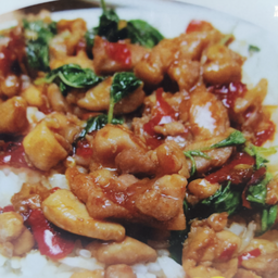 กระเพราไก่หรือกับข้าว