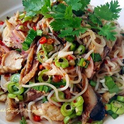 ยำขนมจีน-ปลาทู